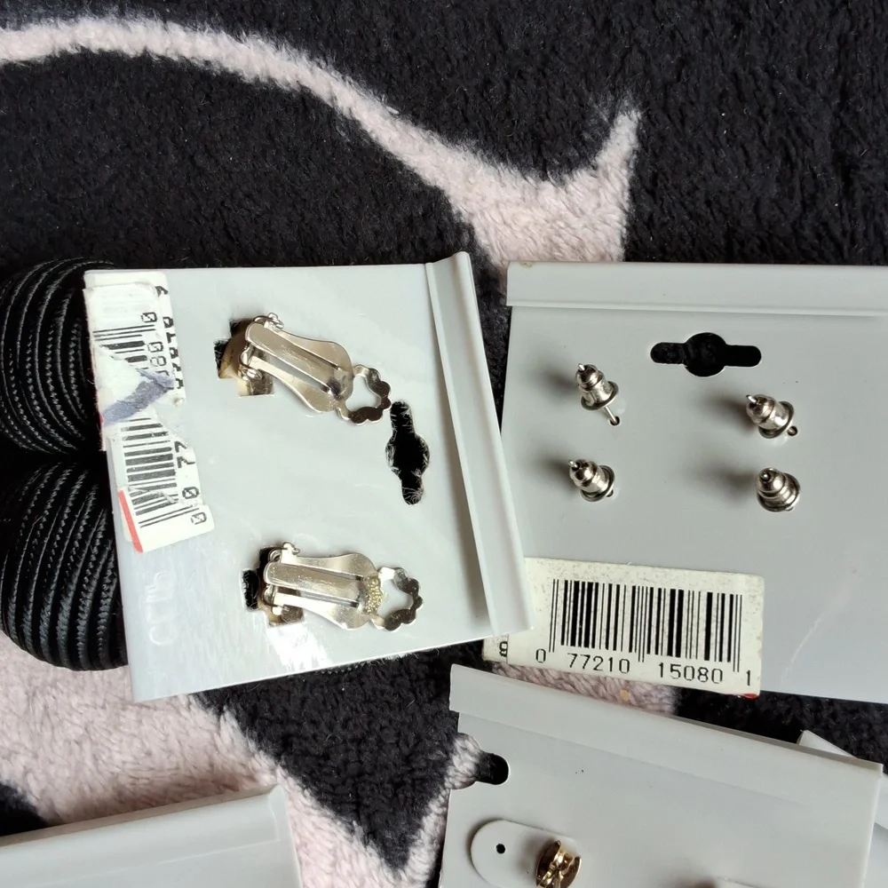 N/A pairs earrings